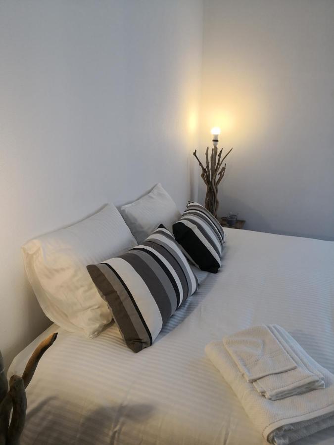 Le Dernier Metro Bed & Breakfast Woluwe-Saint-Pierre Exterior photo